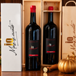 Load image into Gallery viewer, Magnum Merlot ioMazzucato con scatola bianca e cassetta in legno in ambientazione natalizia
